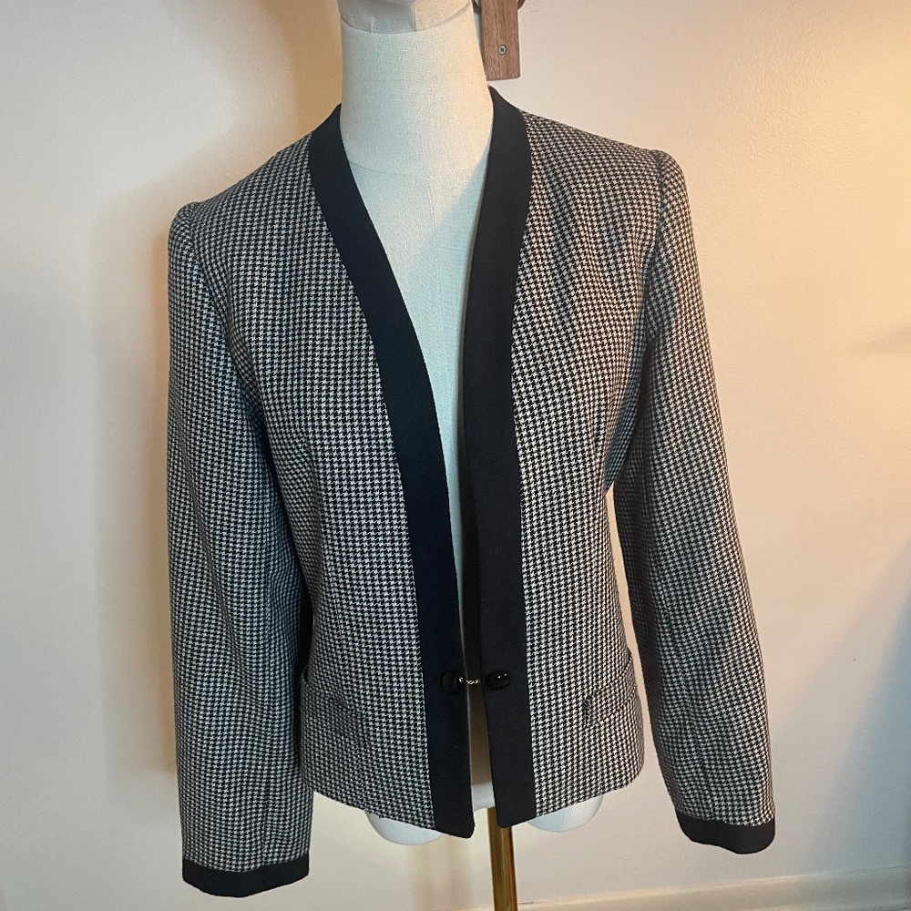 Vintage 1960's Wool Houndstooth Cropped Blazer in Size 10